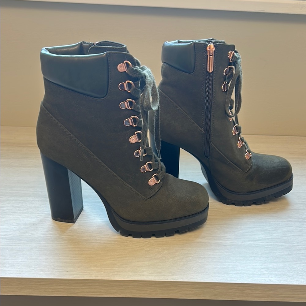 LIMELIGHT Women's Green Lace-Up Ankle Boots IN SIZE 8